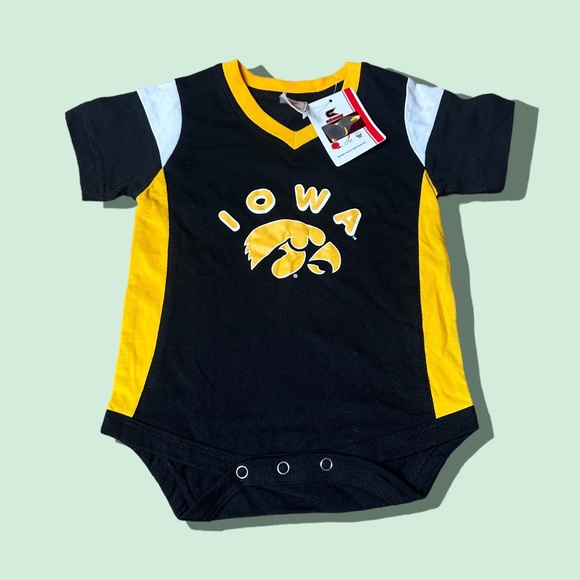 NWT Infant Colosseum Black Iowa Hawkeyes Short Sleeve Onsie Size 3-6 Mon - Picture 1 of 6